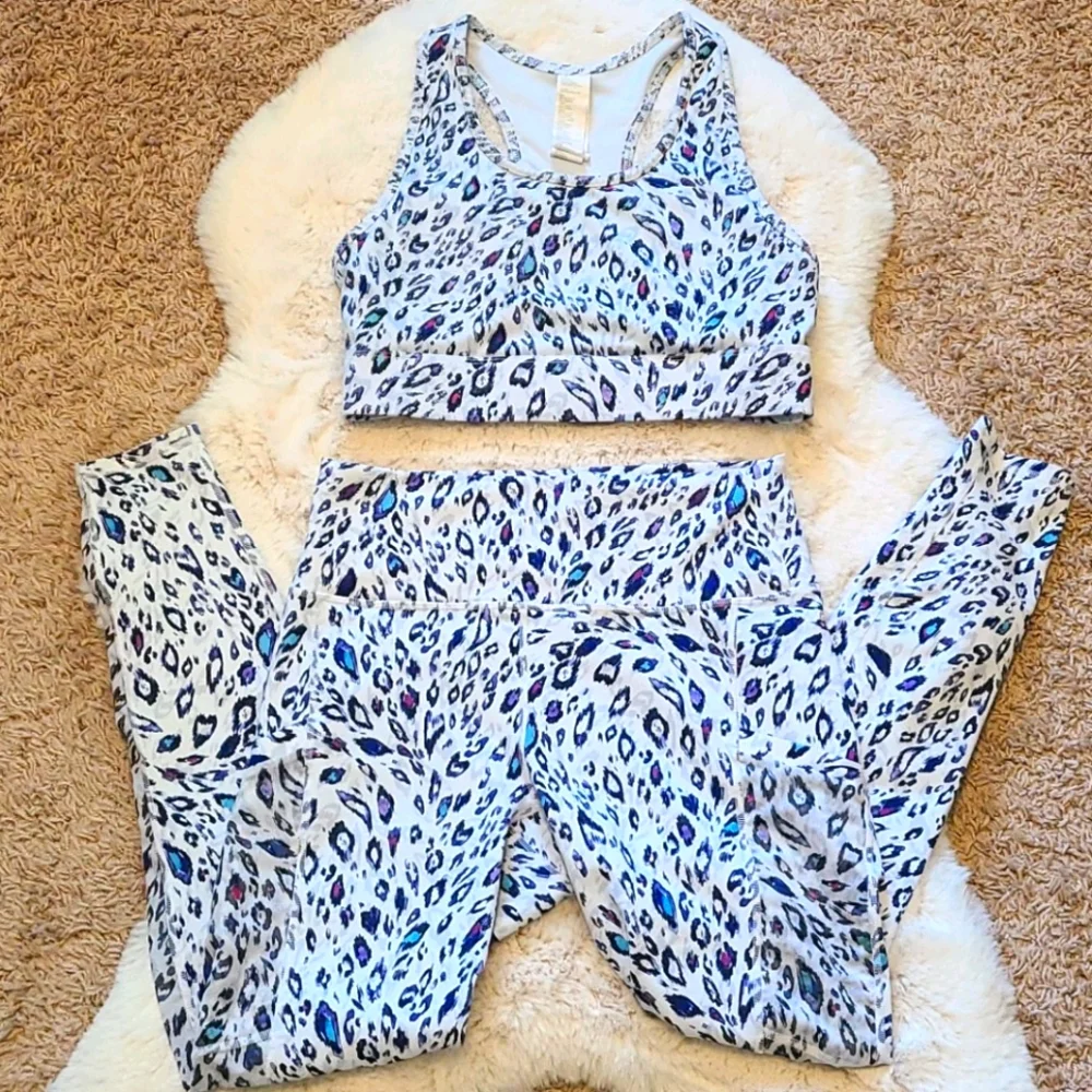 Fabletics White Leopard Set Medium - Picture 8 of 9